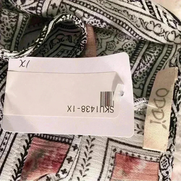 Oddy Womens 1XL Multicolor Blouse Abstract Print Tie Bottom NWT USA Made - Picture 5 of 7